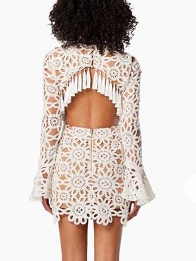 elliatt kailee texture long sleeve midi dress elliatt kailee texture long sleeve midi dress available for SALE in size M Sale price: 4,000 mxn Retail price: 5,786 mxn